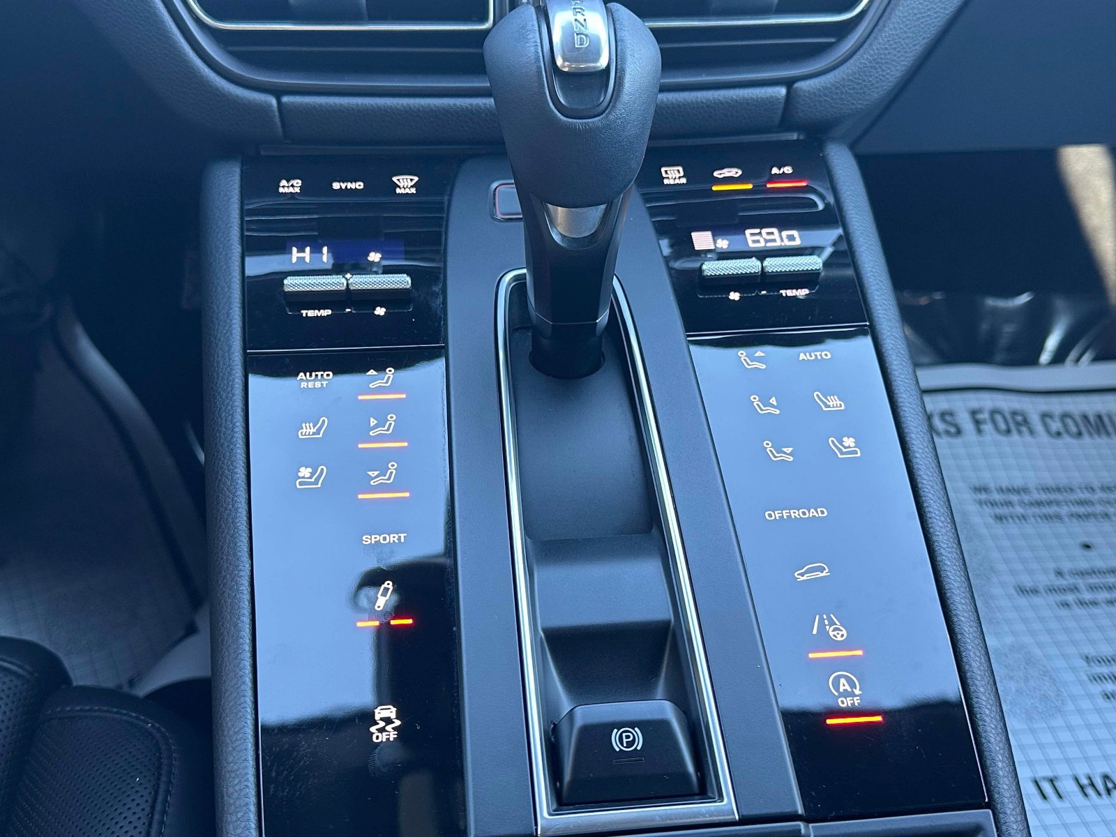 Used 2022 Porsche Macan S image 12