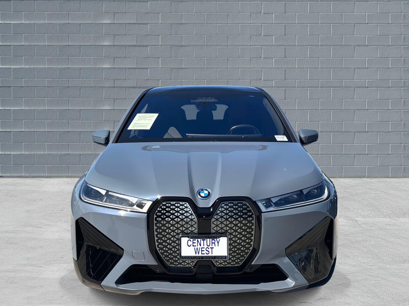 Used 2022 BMW iX xDrive50 w/ Premium Package image 2