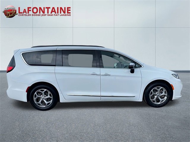 Used 2023 Chrysler Pacifica Limited image 8