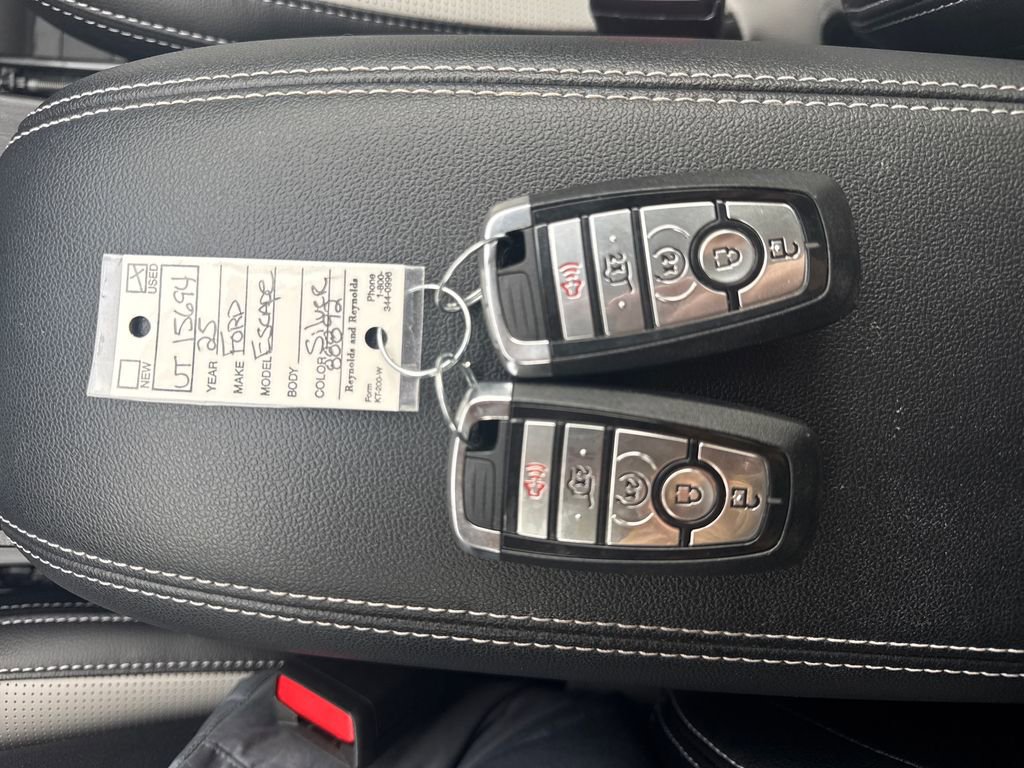Used 2025 Ford Escape Platinum w/ Premium Technology Package image 44