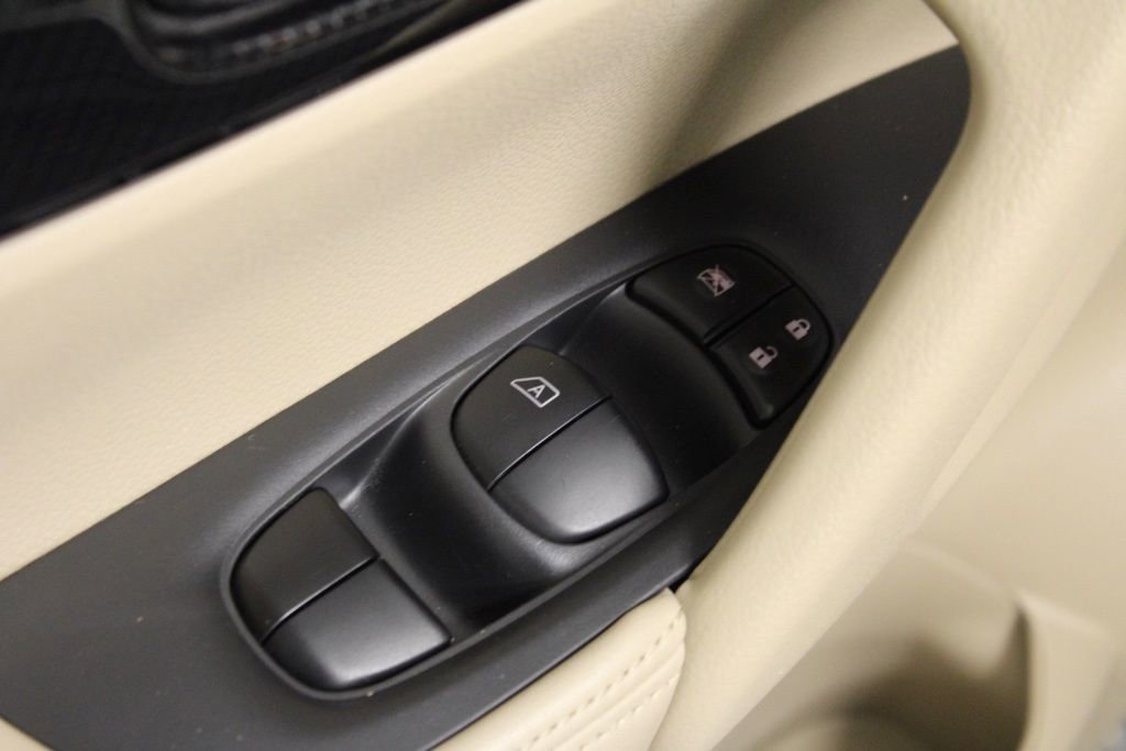 Used 2020 Nissan Rogue SL w/ Premium Package image 19