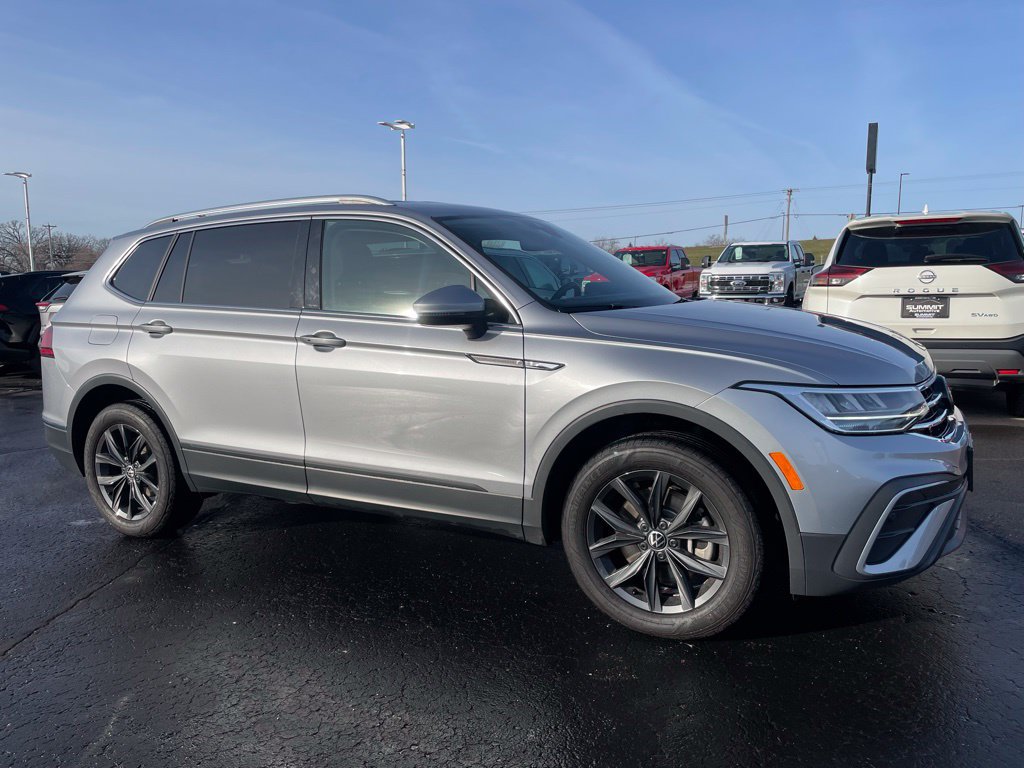 Used 2024 Volkswagen Tiguan SE AWD/4WD image 2
