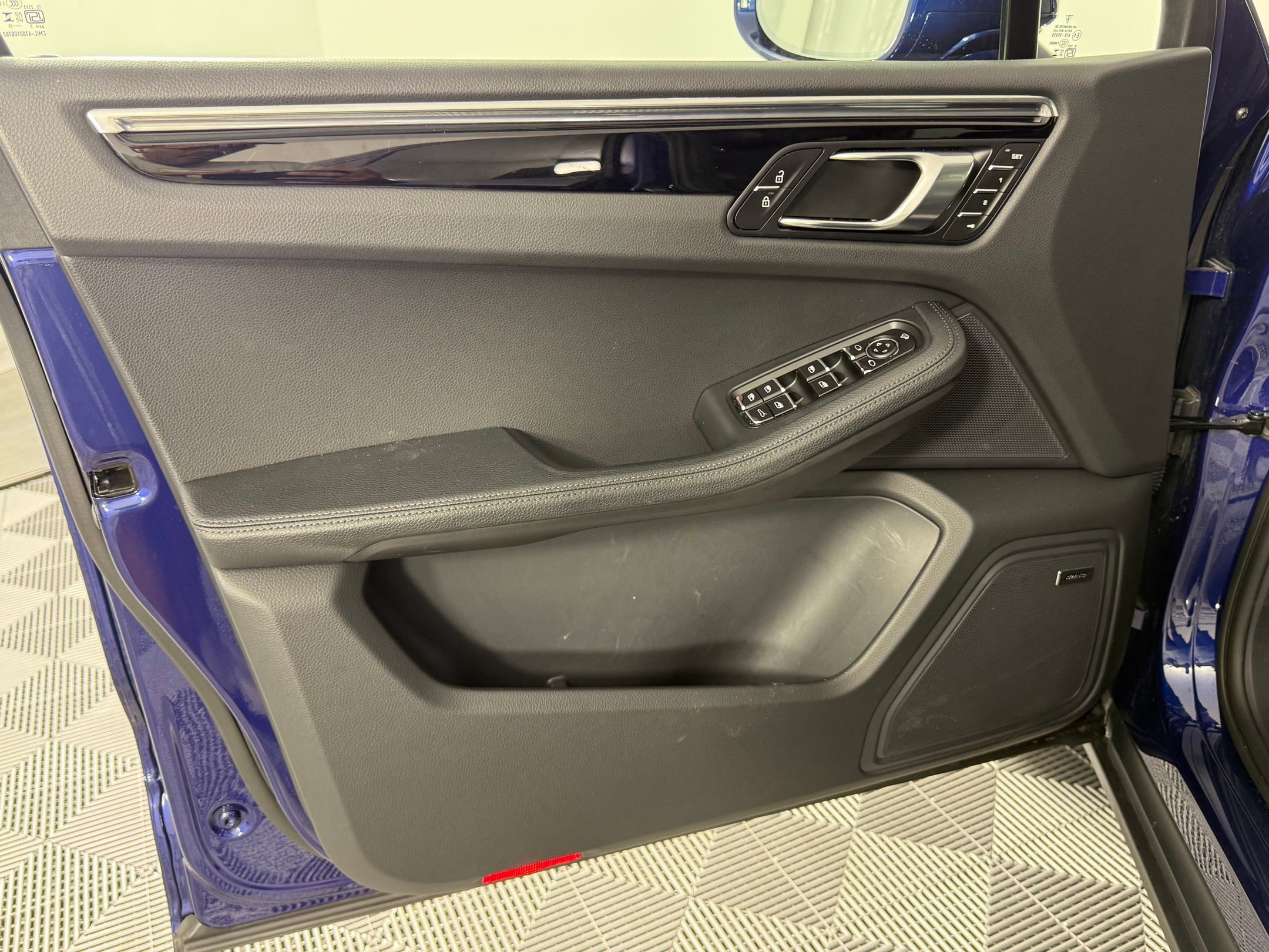 New 2025 Porsche Macan image 14