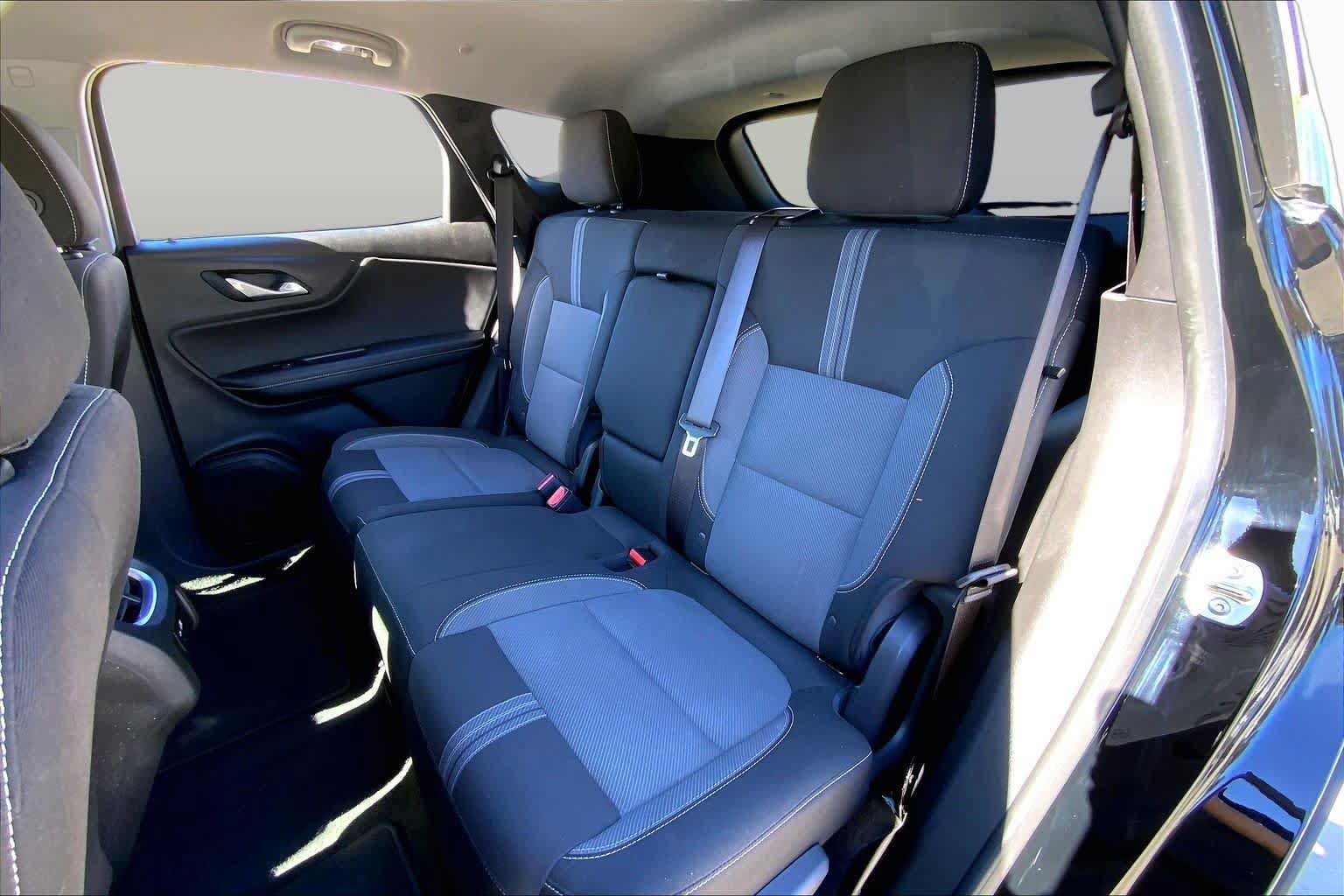 Used 2025 Chevrolet Blazer LT FWD image 19