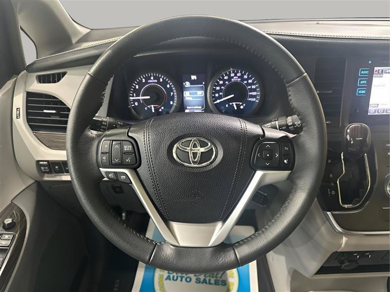 Used 2017 Toyota Sienna XLE w/ XLE Navigation Package FWD image 17