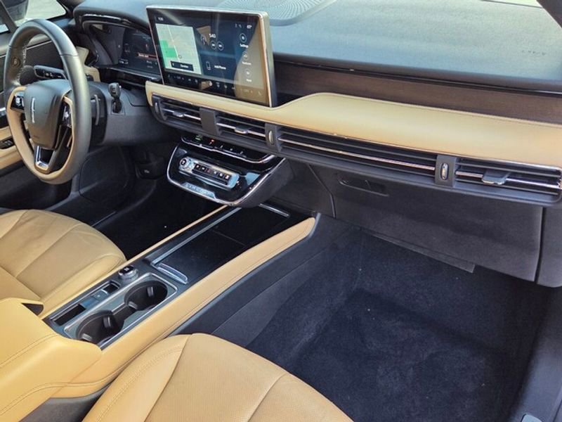 Used 2023 Lincoln Corsair Reserve image 14