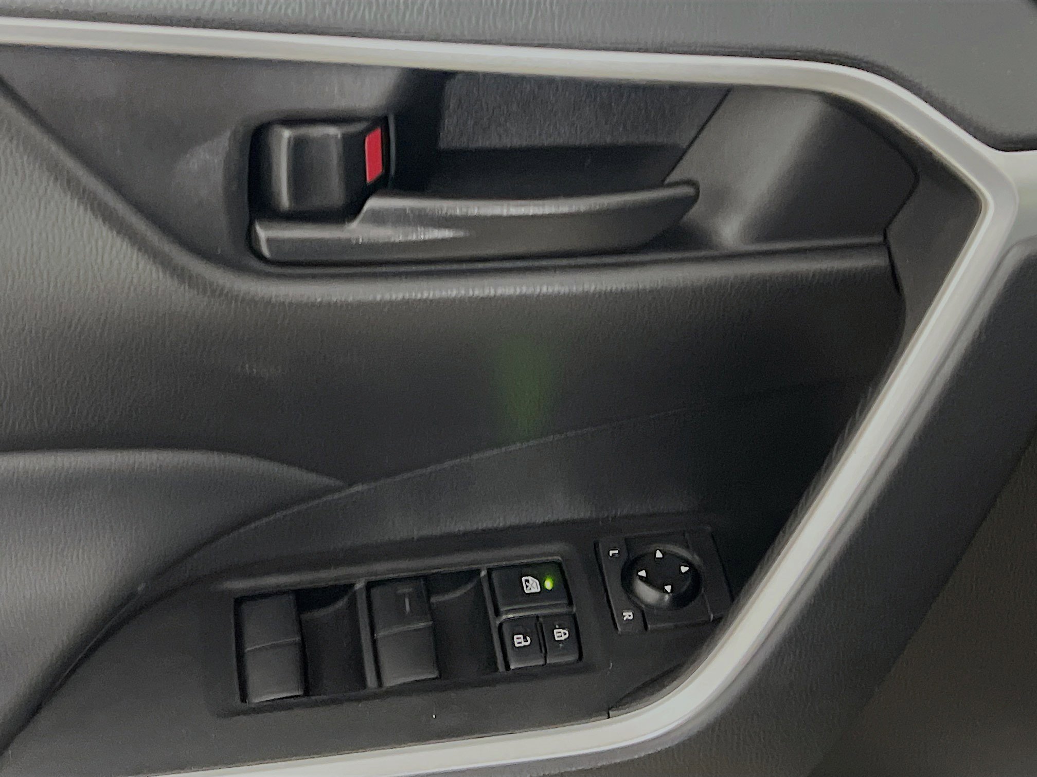 Used 2025 Toyota RAV4 LE image 17