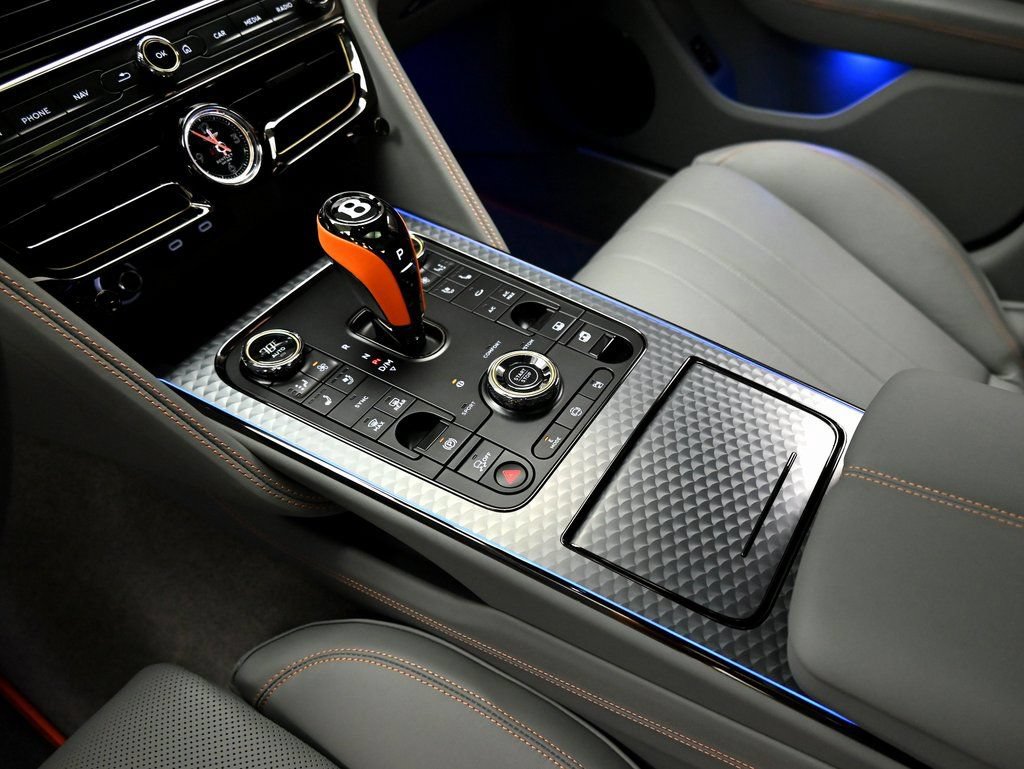 Used 2025 Bentley Flying Spur Plug-In Hybrid AWD/4WD image 30