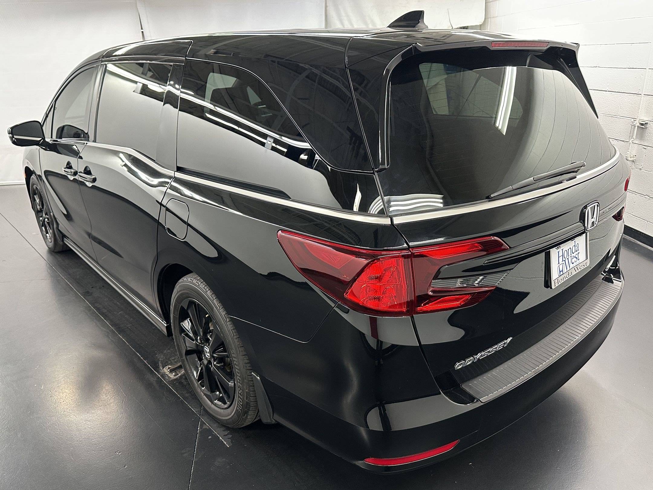 Certified 2024 Honda Odyssey Sport image 3