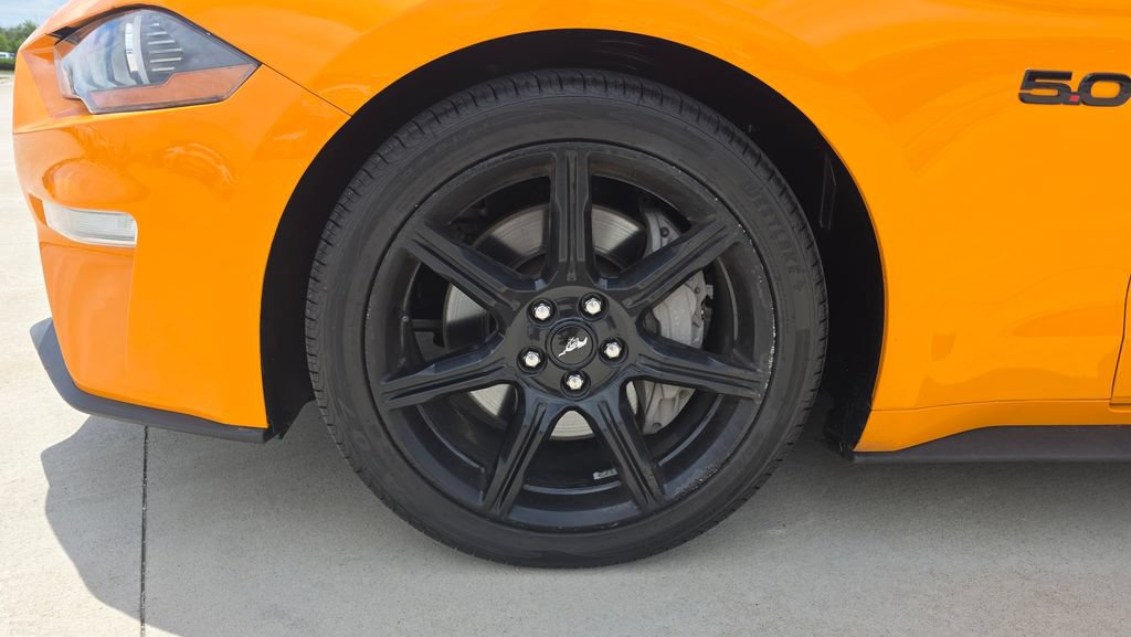 Used 2018 Ford Mustang GT Premium w/ Black Accent Package RWD image 10