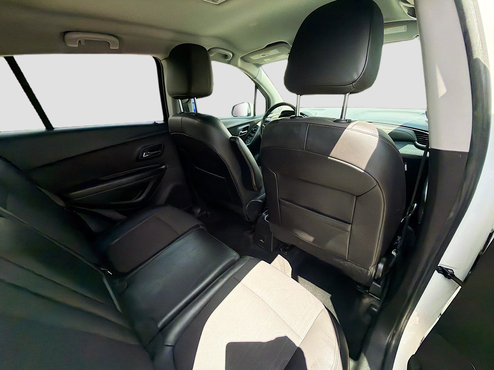 Used 2022 Chevrolet Trax LT w/ LT Convenience Package image 28