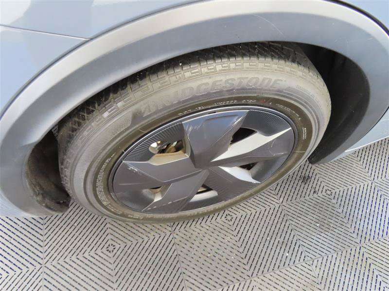 Used 2024 Toyota Prius LE FWD image 8