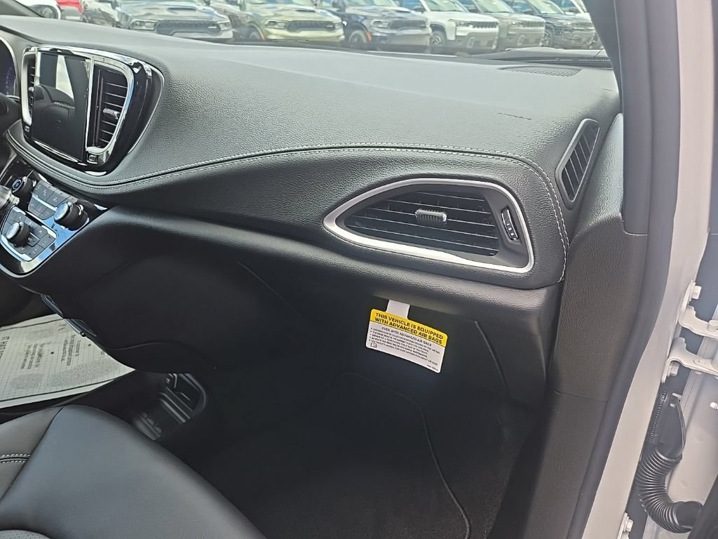 New 2027 Chrysler Pacifica Select w/ Family Tech Group FWD image 81