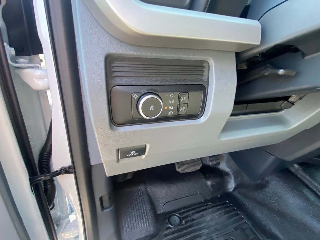 New 2026 Ford F350 XL w/ XL Chrome Package AWD/4WD image 17