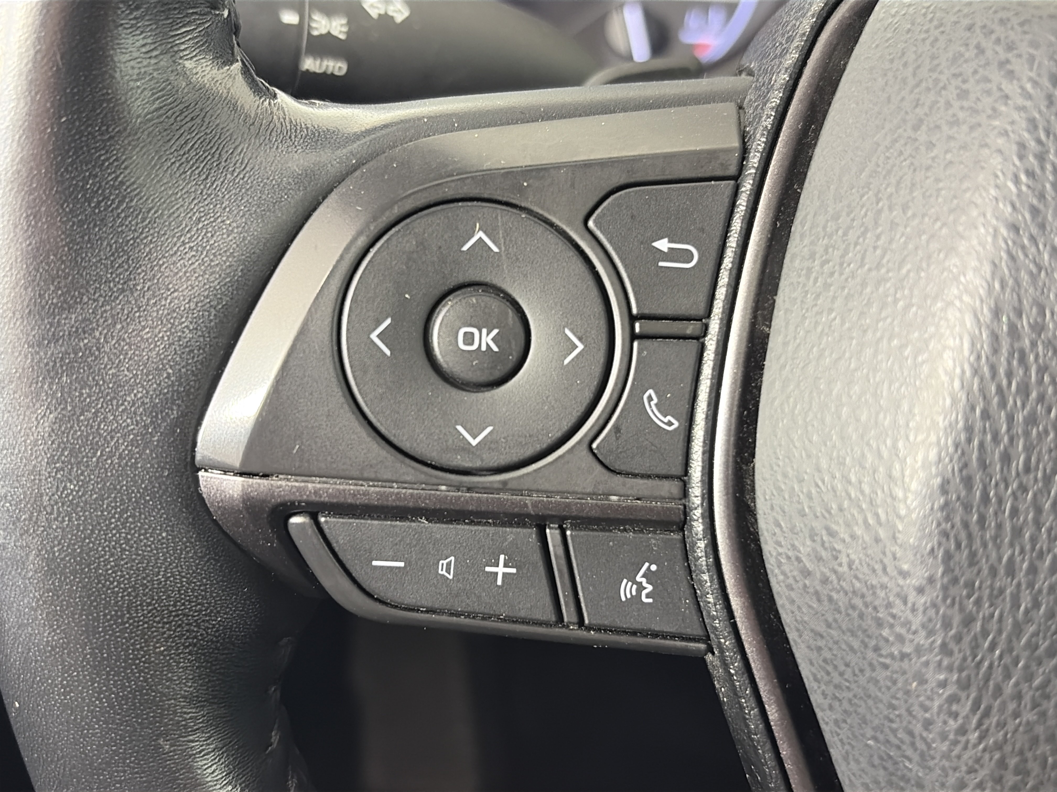 Used 2021 Toyota Camry SE FWD image 30