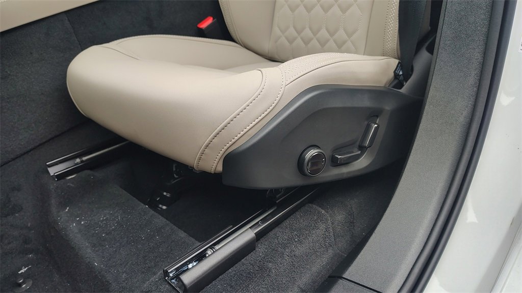 New 2026 Volvo XC90 B6 Plus image 11