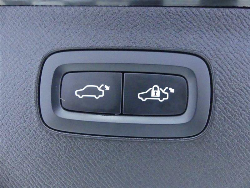 Used 2023 Volvo XC90 B5 Plus w/ Protection Package Premier AWD/4WD image 27
