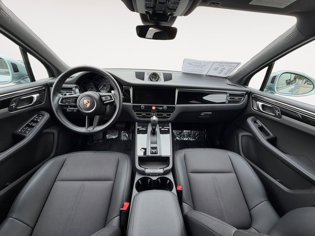 Used 2025 Porsche Macan image 21