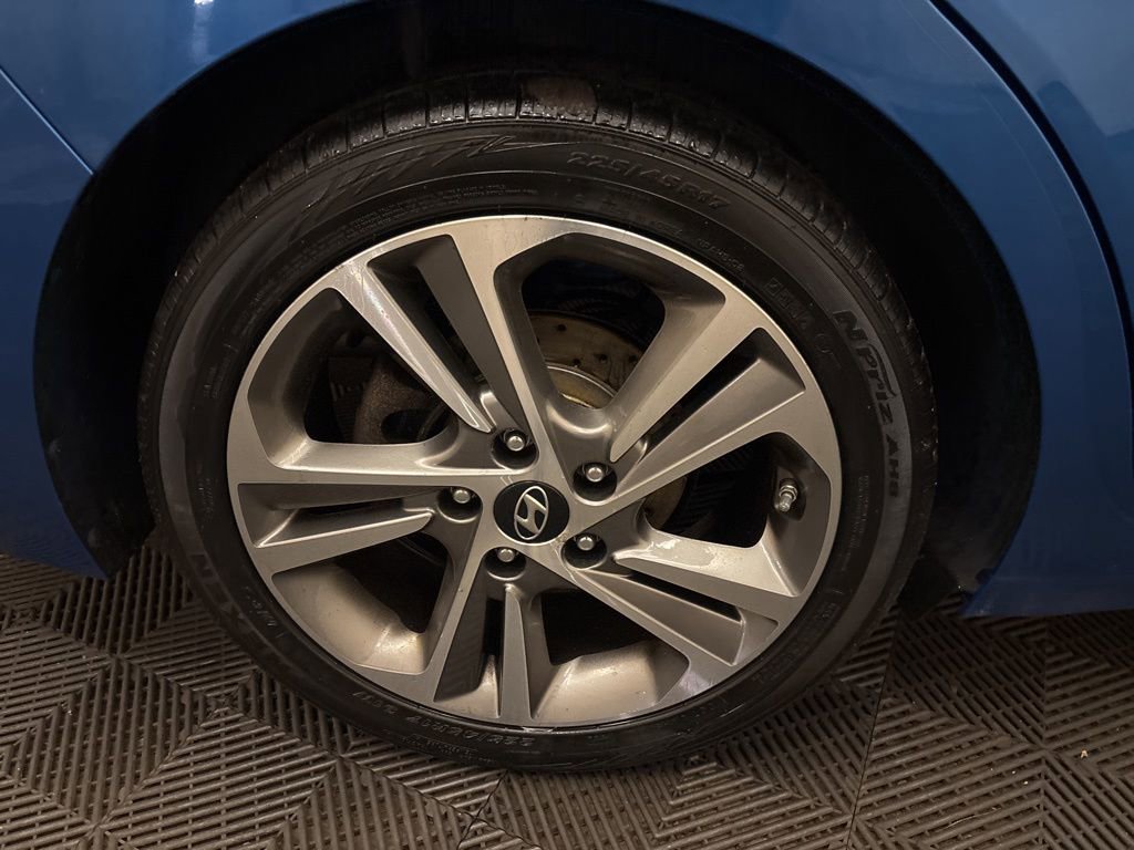 Used 2017 Hyundai Elantra Limited image 26