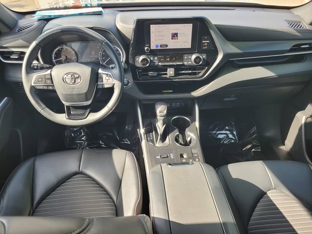 Used 2023 Toyota Highlander XSE FWD image 16