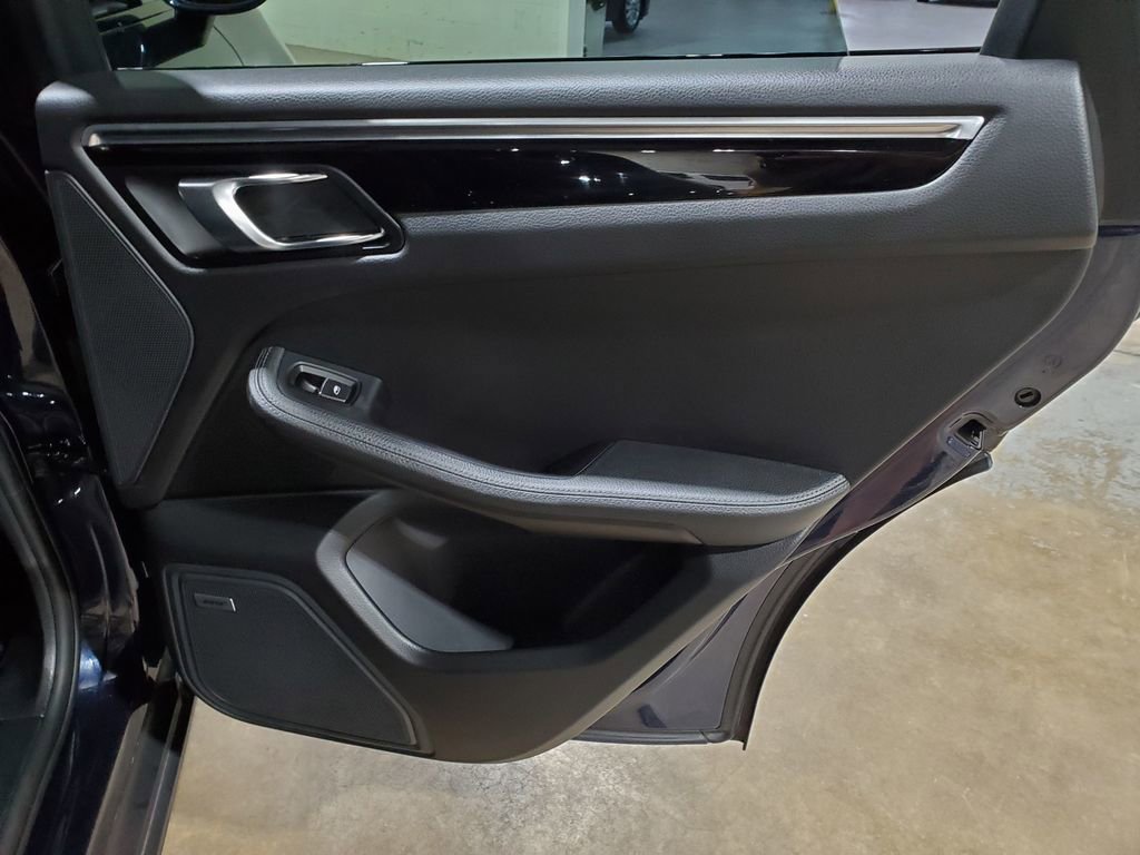 Used 2020 Porsche Macan image 24