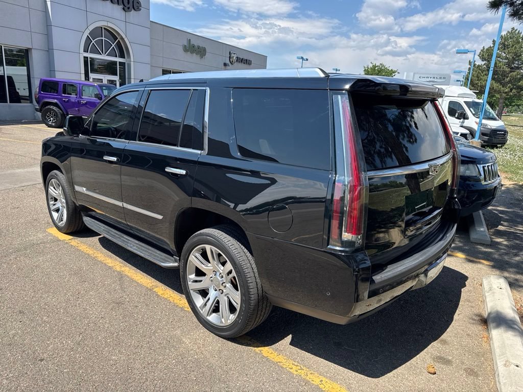 Used 2017 Cadillac Escalade Luxury AWD/4WD image 3