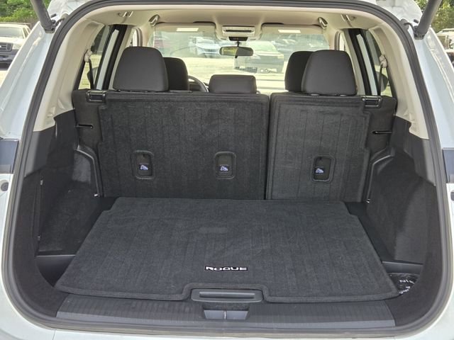 Used 2026 Nissan Rogue SV w/ Cold Weather Package FWD image 13