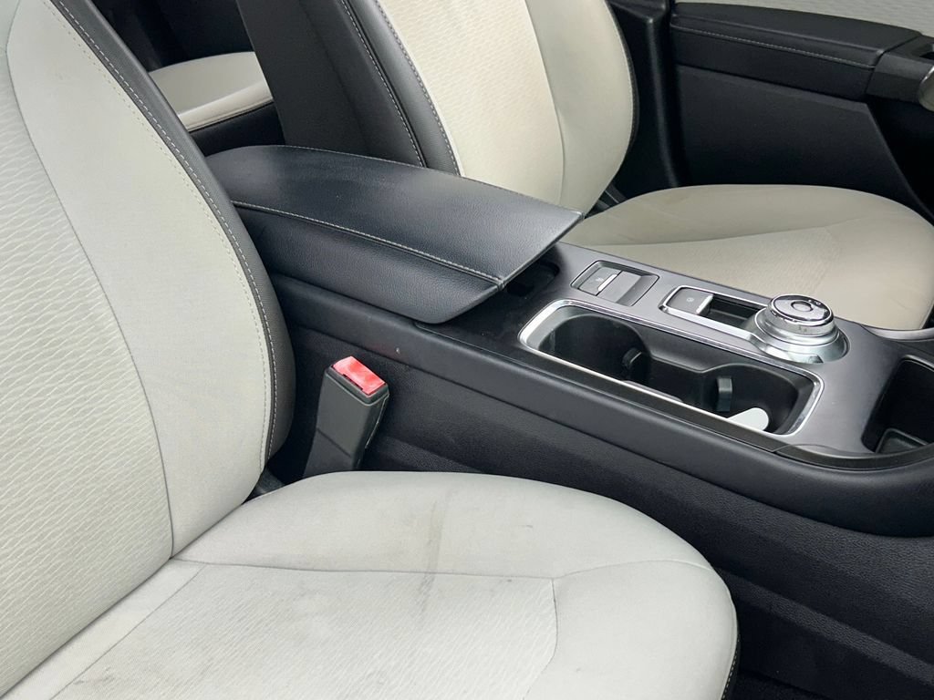 Used 2019 Ford Fusion SE w/ Equipment Group 151A FWD image 13