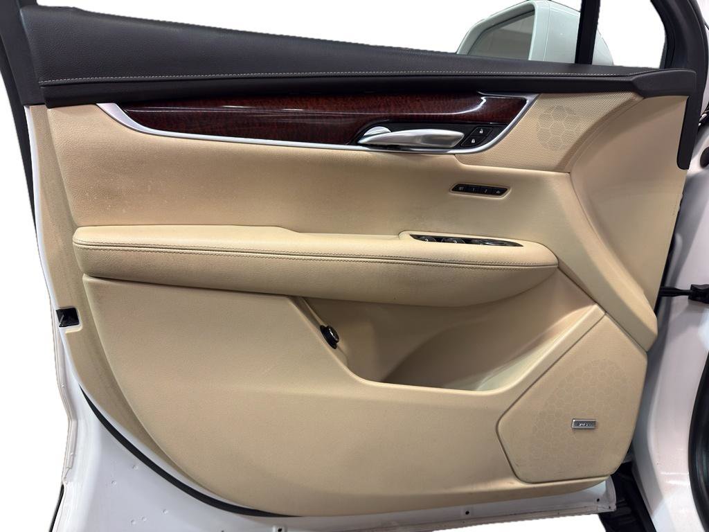 Used 2017 Cadillac XT5 Luxury w/ Driver Awareness Package AWD/4WD image 13