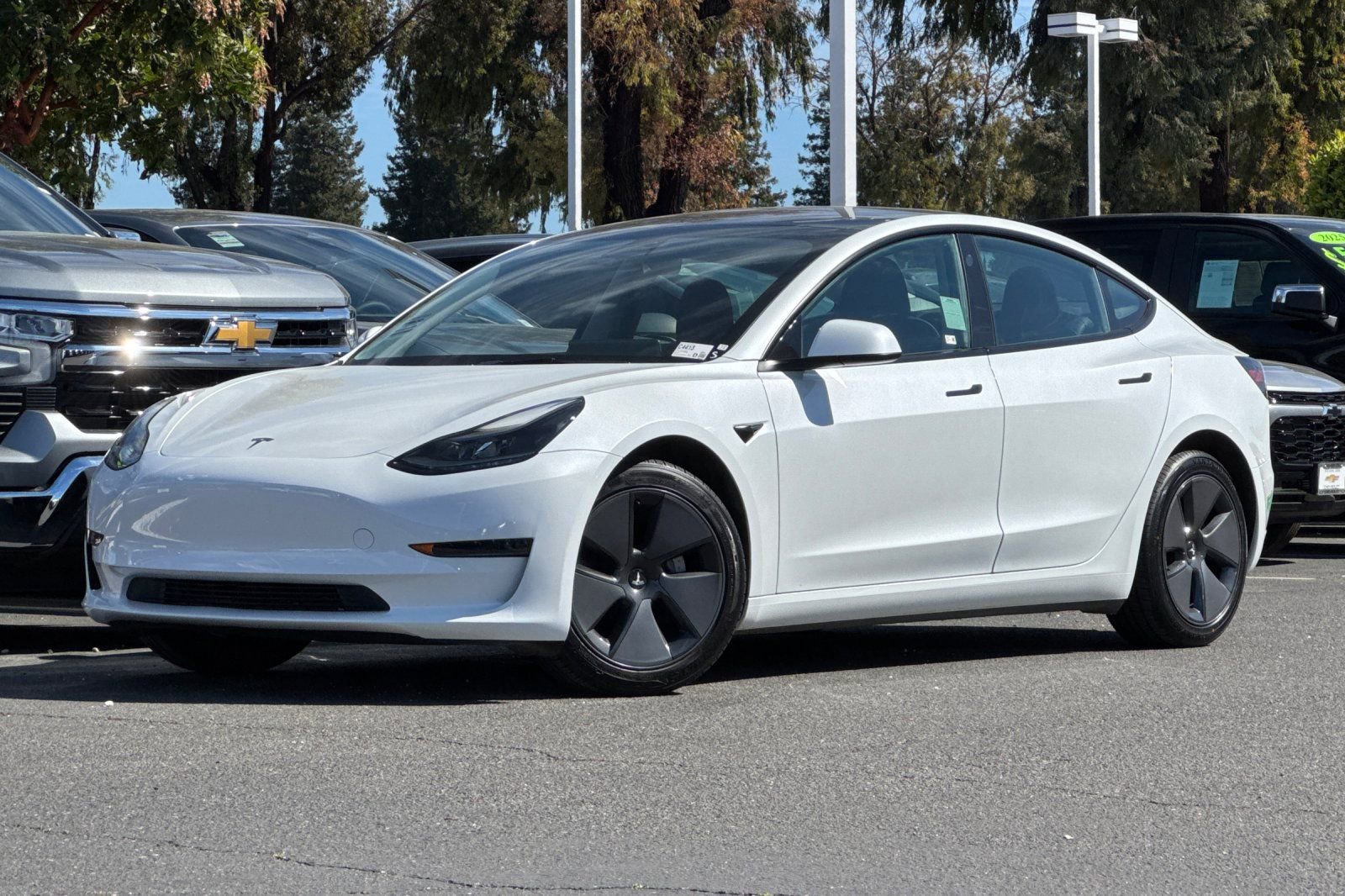 Used 2023 Tesla Model 3 Standard Range image 9