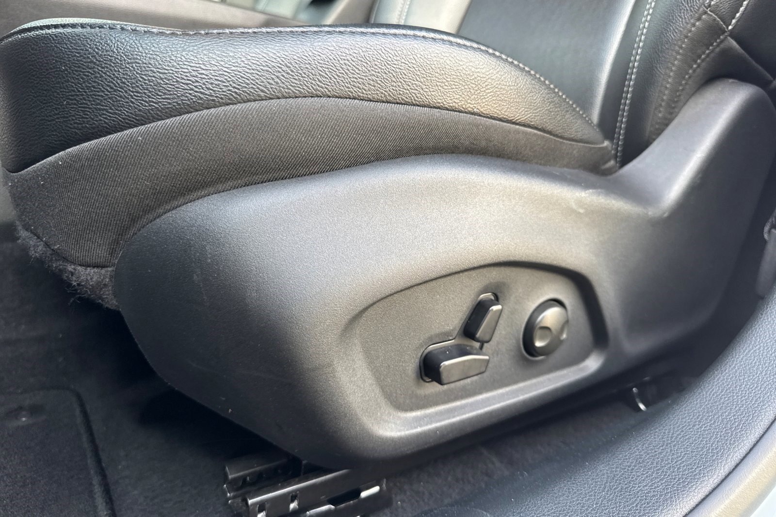 Used 2025 Jeep Compass Limited image 14