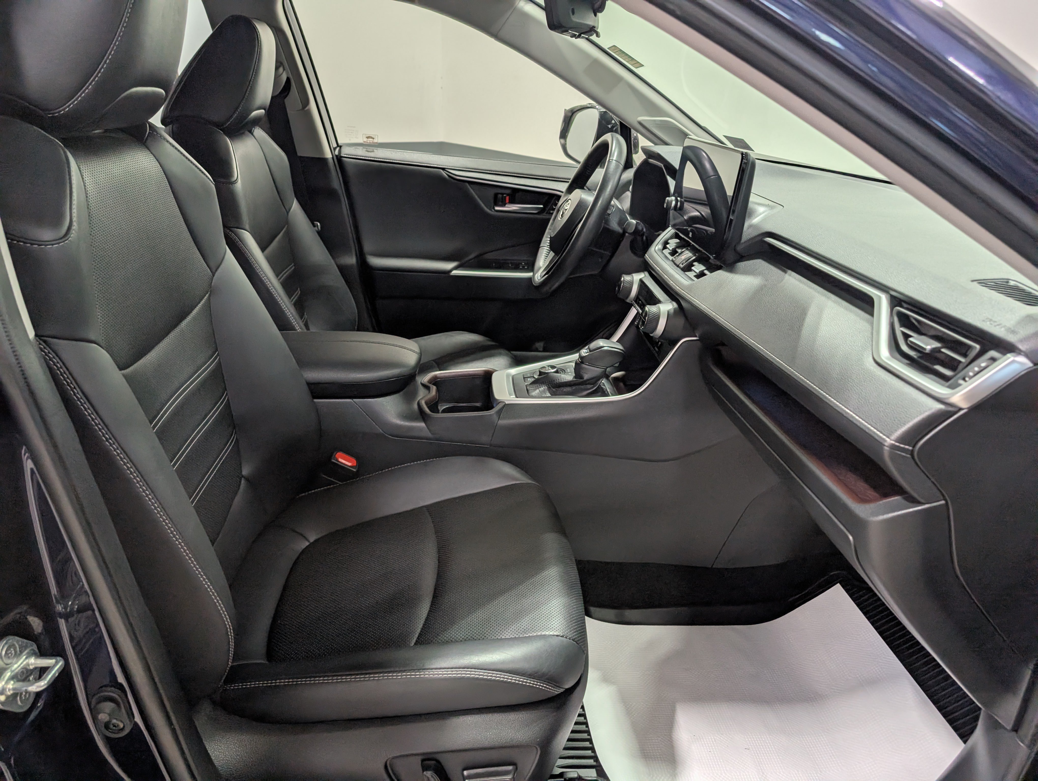 Used 2023 Toyota RAV4 Limited AWD/4WD image 18