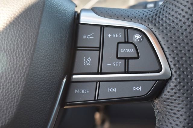 Used 2023 Toyota Sienna Limited image 31