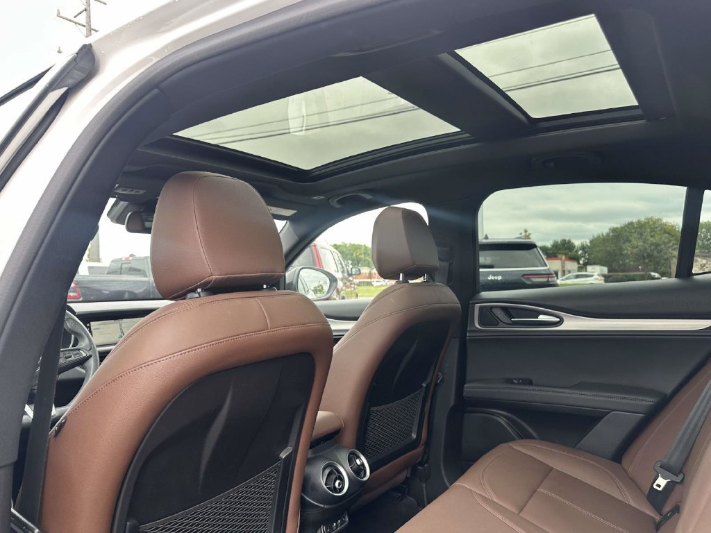 Used 2024 Alfa Romeo Stelvio Ti AWD/4WD image 17