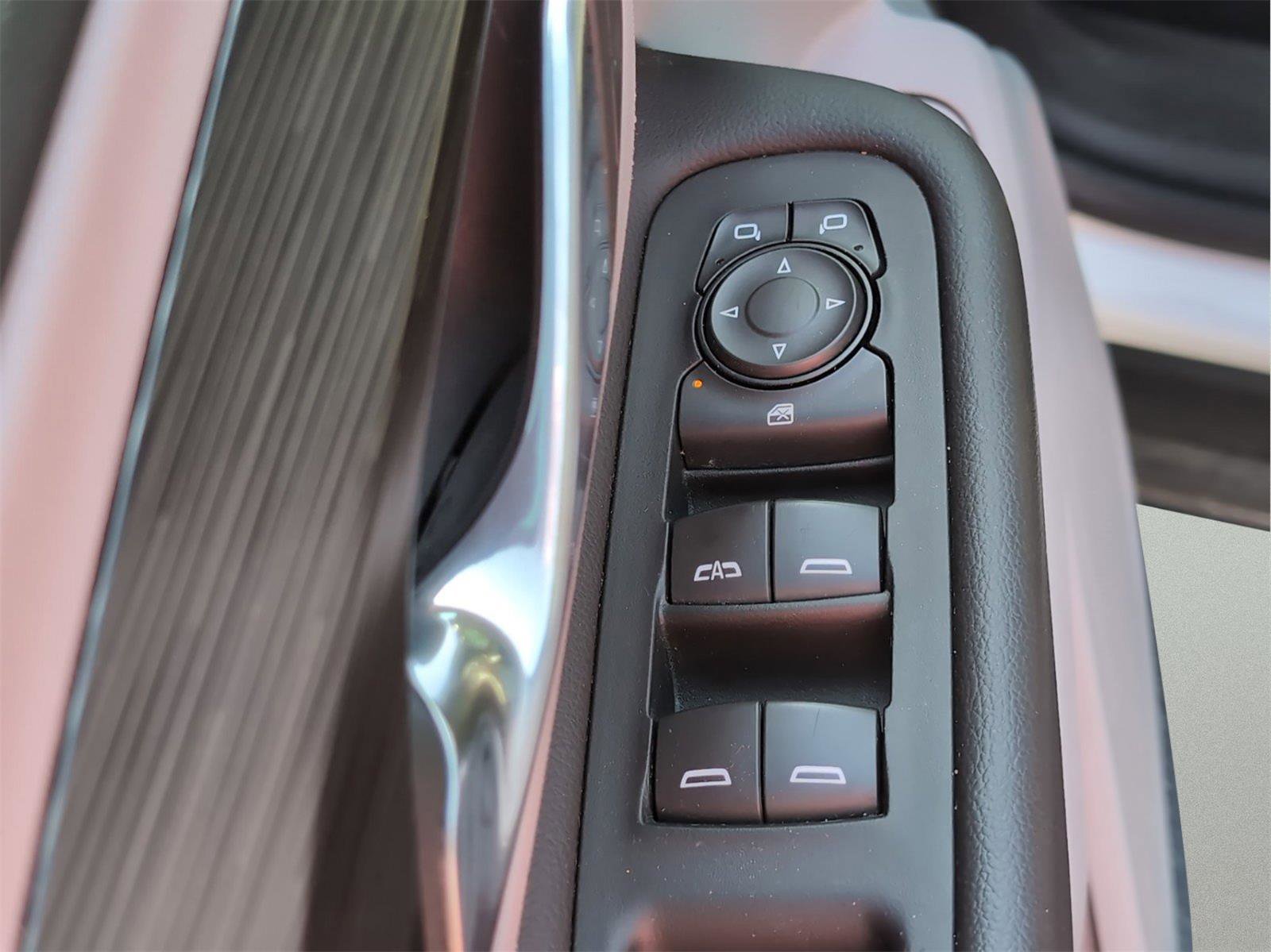 Used 2022 GMC Terrain SLE w/ Driver Convenience Package FWD image 16