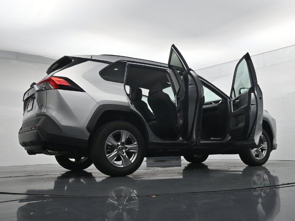 Used 2024 Toyota RAV4 XLE AWD/4WD image 43