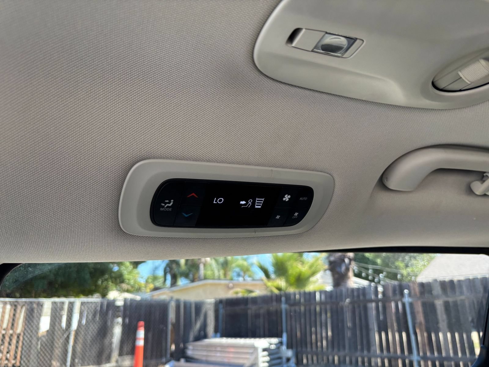 Used 2023 Chrysler Pacifica Touring-L FWD image 24