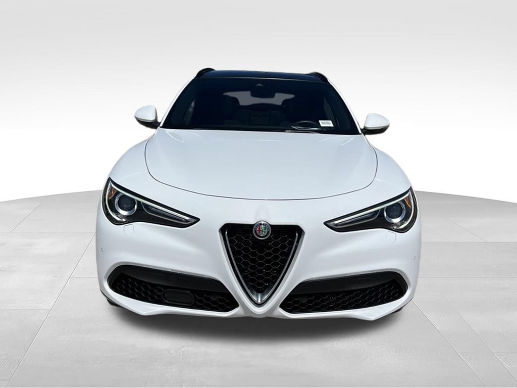 Used 2023 Alfa Romeo Stelvio Ti w/ Active Assist Plus Package AWD/4WD image 4