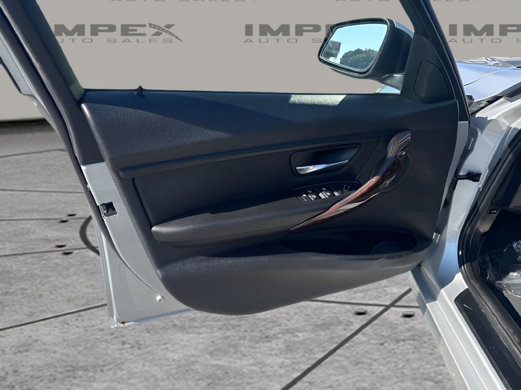 Used 2015 BMW 320i Sedan RWD image 24