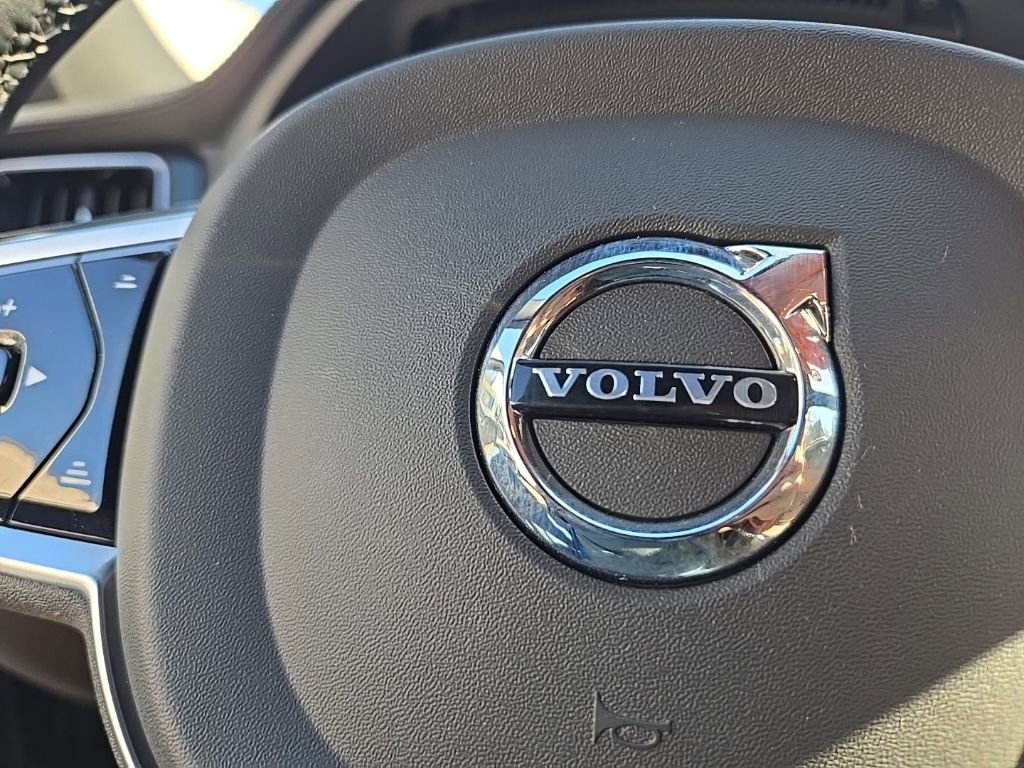 Certified 2023 Volvo XC60 T8 Ultimate w/ Protection Package Premier image 28