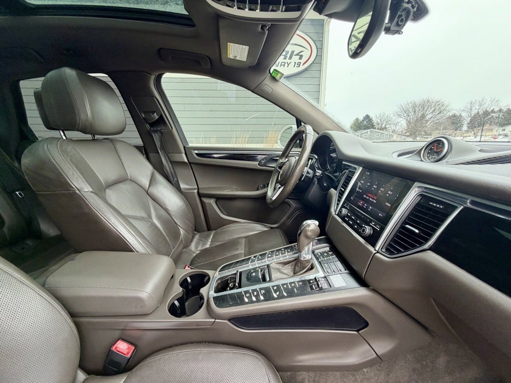 Used 2018 Porsche Macan image 19