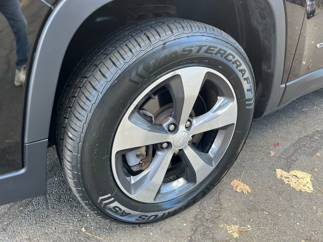 Used 2019 Jeep Cherokee Limited image 28