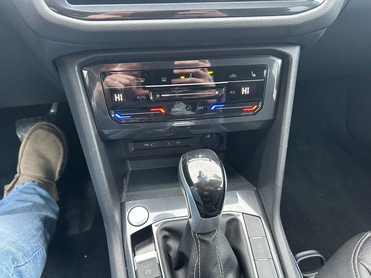 Used 2024 Volkswagen Tiguan Wolfsburg Edition image 13