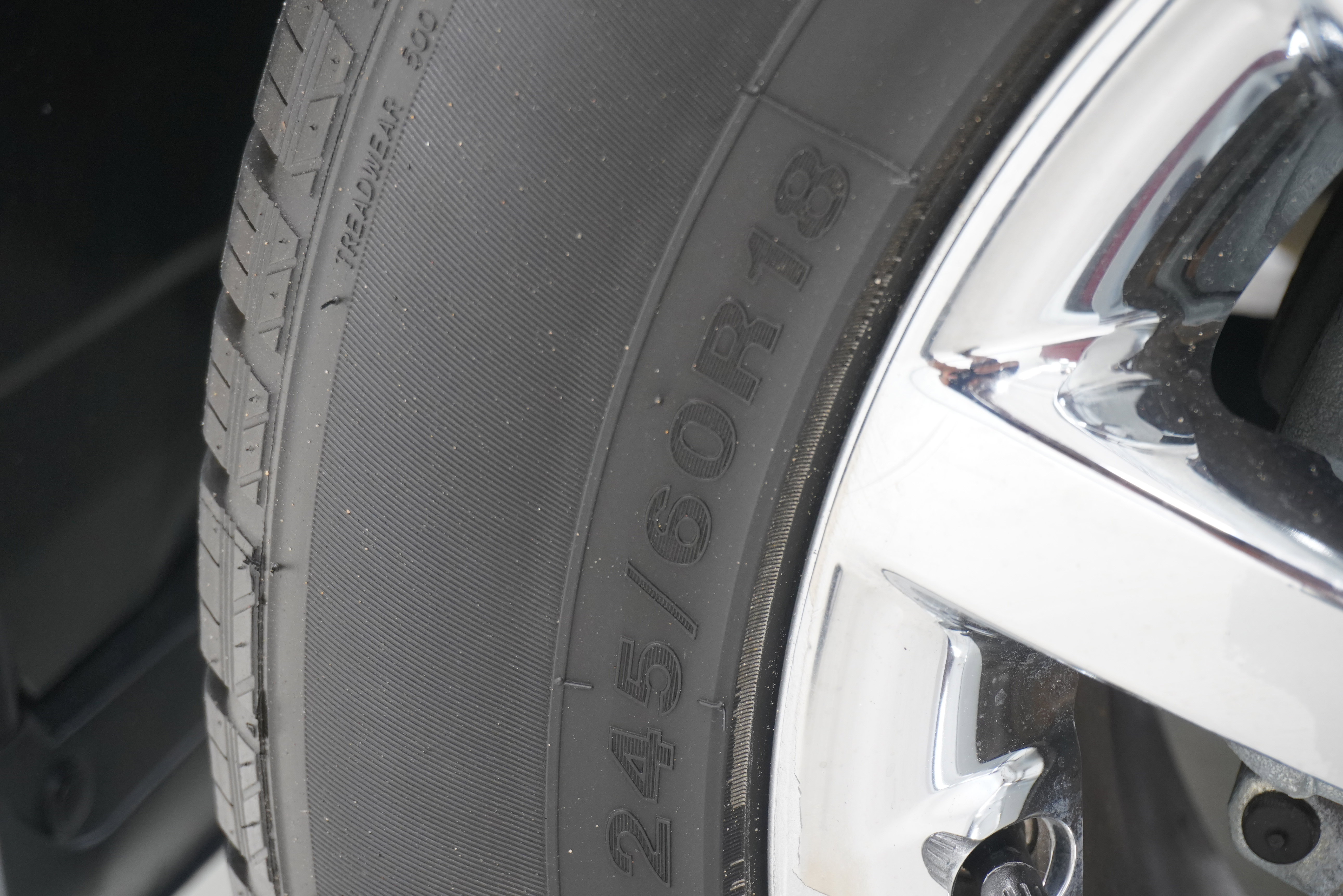Used 2013 Ford Edge SEL FWD image 25
