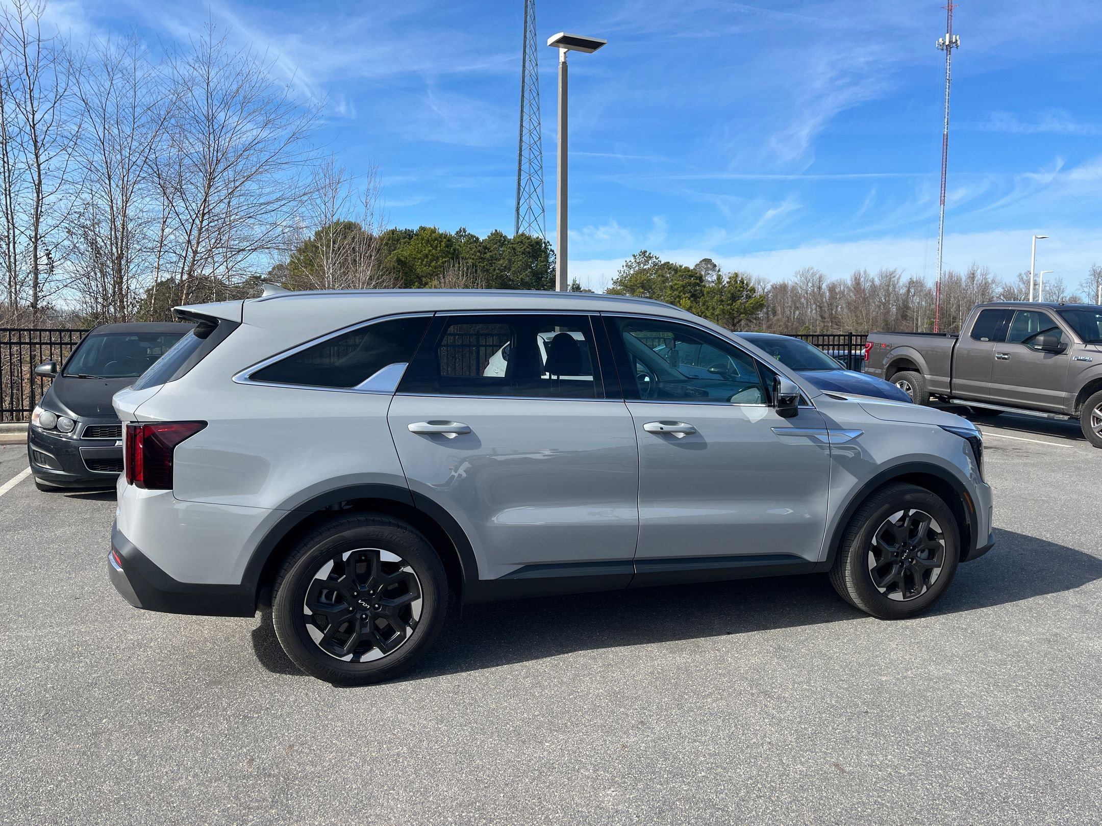 Used 2025 Kia Sorento S image 9