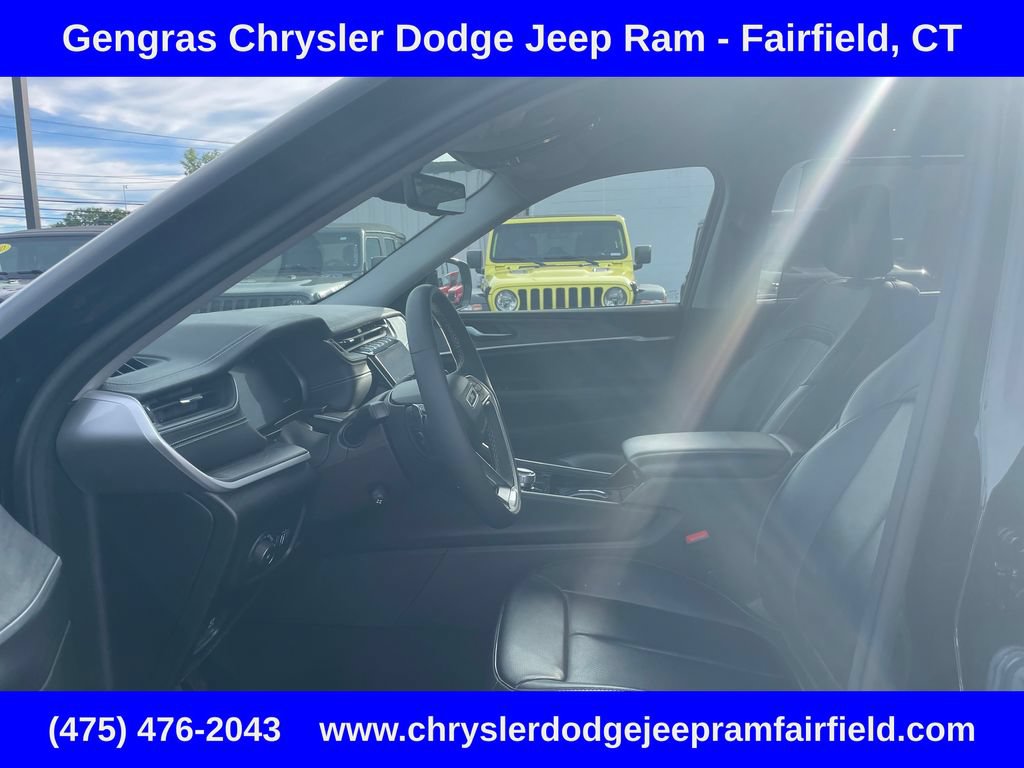 Used 2023 Jeep Grand Cherokee Limited w/ Luxury Tech Group II AWD/4WD image 48