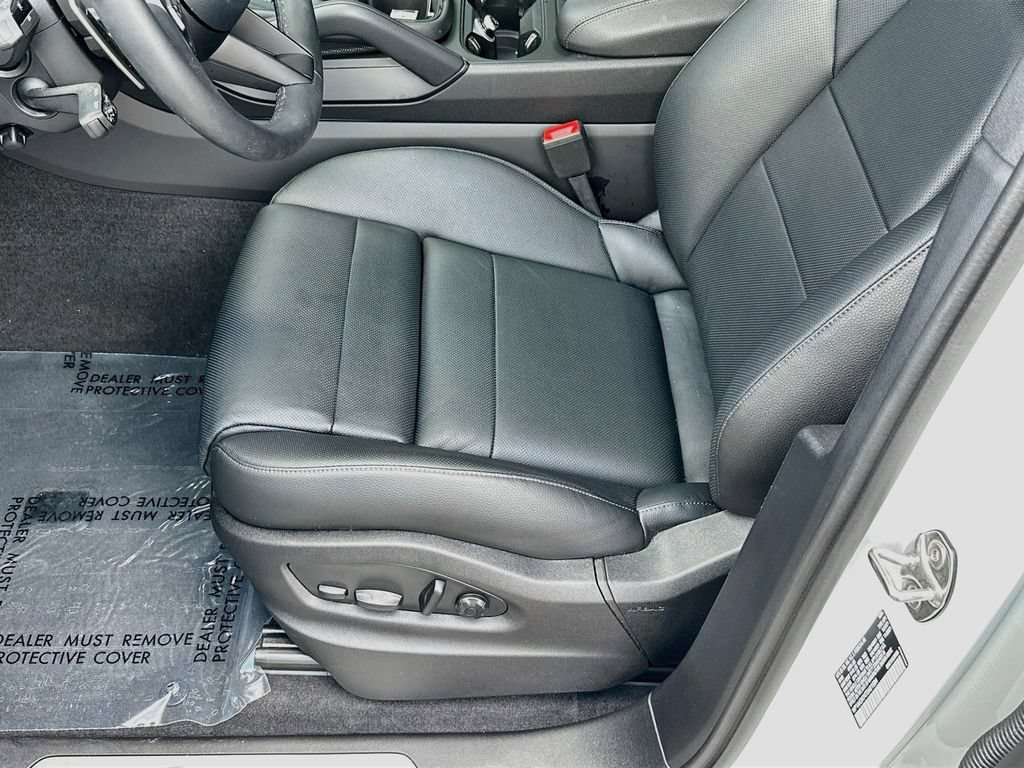 Certified 2026 Porsche Cayenne AWD/4WD image 22
