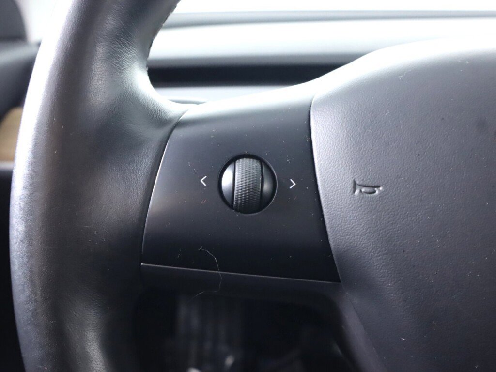 Used 2018 Tesla Model 3 Long Range RWD image 11