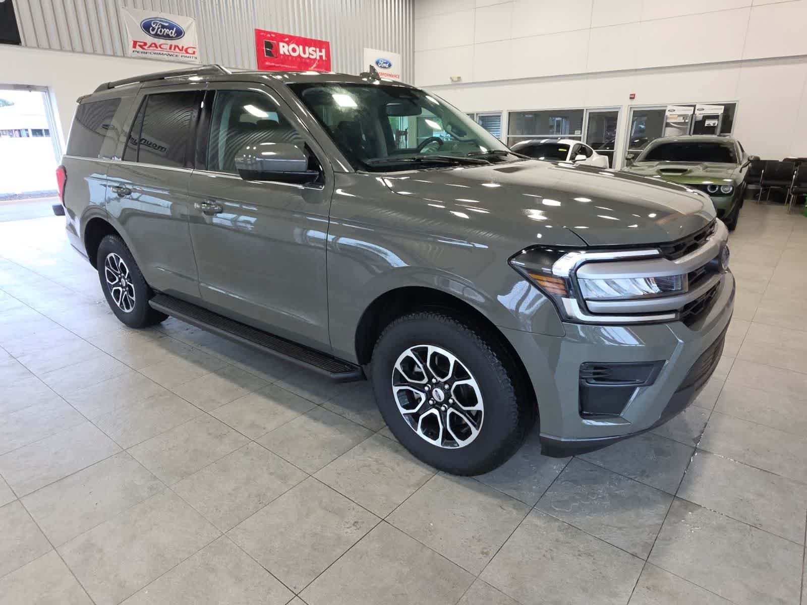 Used 2024 Ford Expedition XLT AWD/4WD image 4