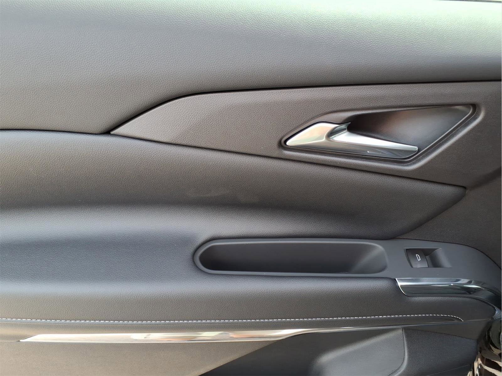 New 2026 Chevrolet Traverse LT image 9